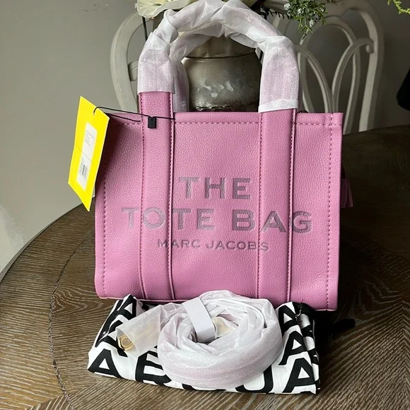 MARC Jacobs THE TOTE NWT Rare Color bag in purple haze. - Picture 1 of 14
